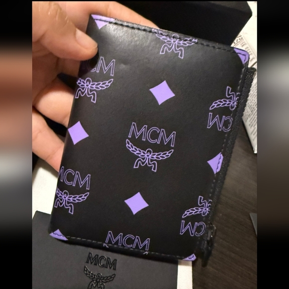 MCM Wallet With Dust Bag, Warranty Card, Original Box And Tags - Picture 1 of 5
